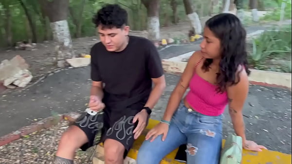 Descubro lo cachondo que es mi hermanastro con una buena mamada.