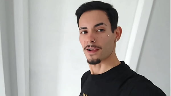 Fomos pegos no flagra pelo amigo do meu marido!!